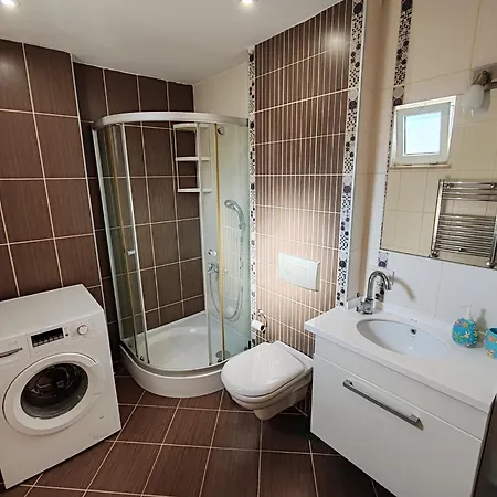 Garden Floor Flat In A Beachfront Complex With A Pool