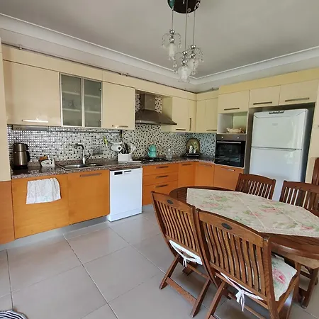 شقة Garden Floor Flat In A Beachfront Complex With A Pool