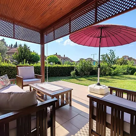 Garden Floor Flat In A Beachfront Complex With A Pool *