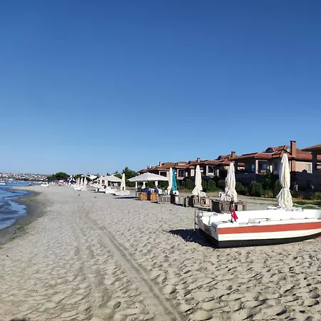 Garden Floor Flat In A Beachfront Complex With A Pool Gümüşyaka