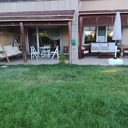 Garden Floor Flat In A Beachfront Complex With A Pool Gümüşyaka