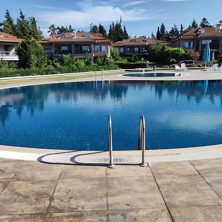 شقة Garden Floor Flat In A Beachfront Complex With A Pool *