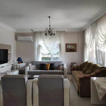 Garden Floor Flat In A Beachfront Complex With A Pool Apartament