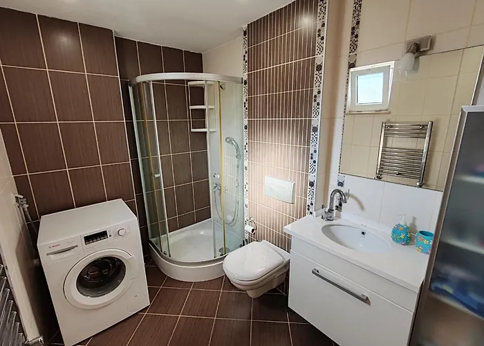 Garden Floor Flat In A Beachfront Complex With A Pool