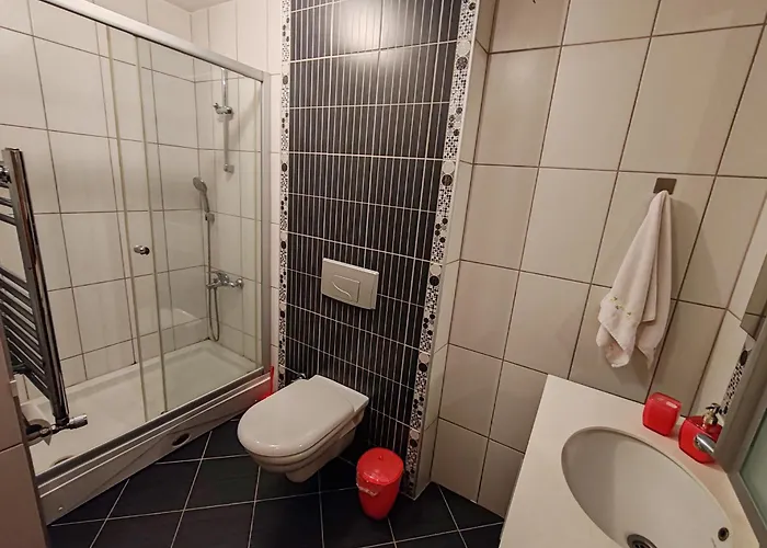 Garden Floor Flat In A Beachfront Complex With A Pool 아파트 *