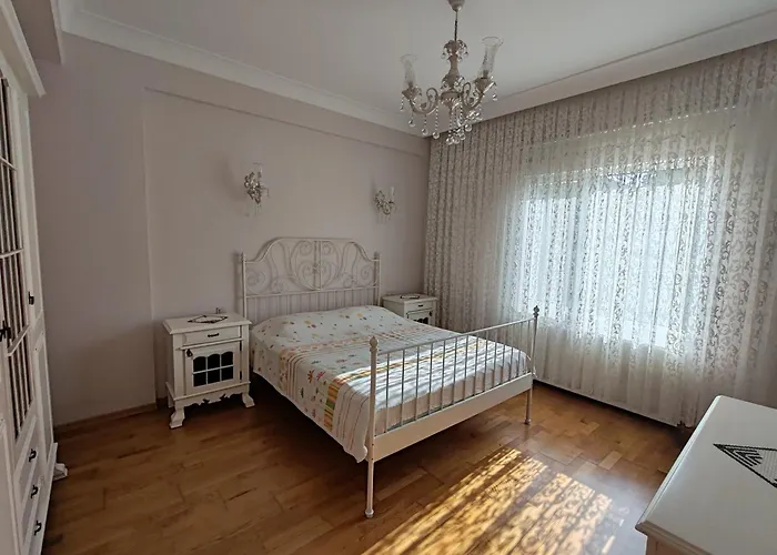 Garden Floor Flat In A Beachfront Complex With A Pool *