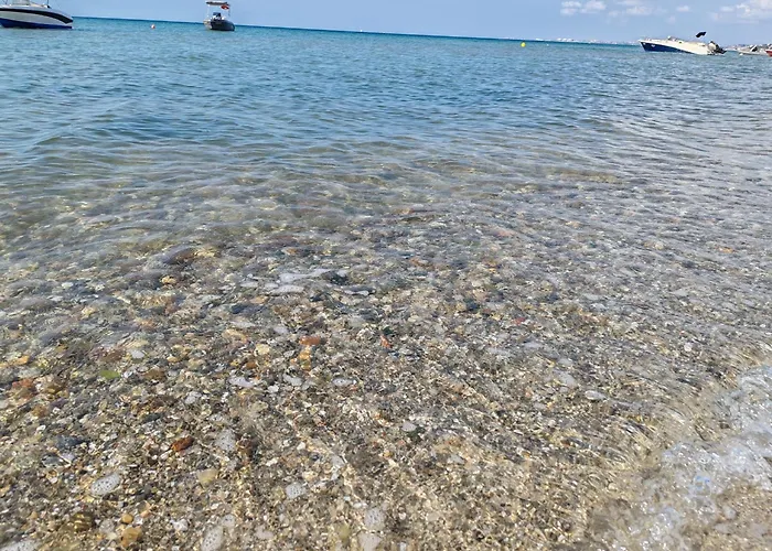 Garden Floor Flat In A Beachfront Complex With A Pool 아파트 Gümüşyaka