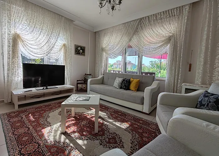 Garden Floor Flat In A Beachfront Complex With A Pool