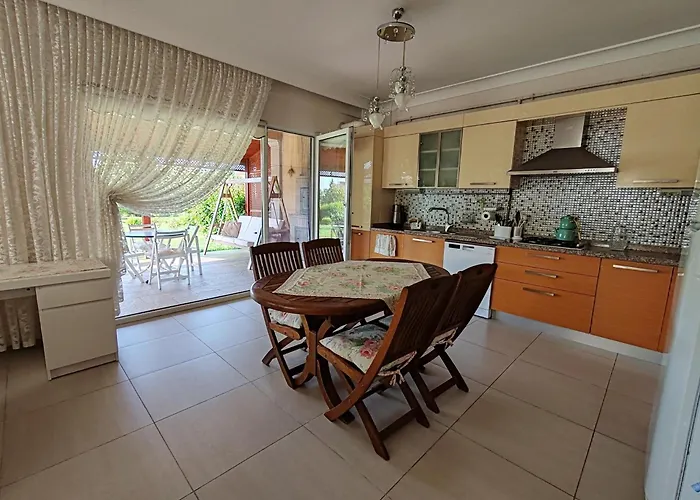 Garden Floor Flat In A Beachfront Complex With A Pool 아파트 *